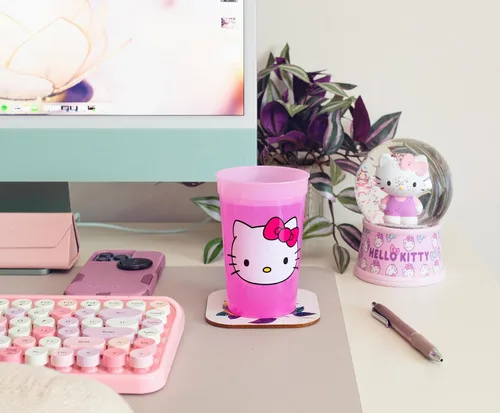 Vista 6 de Silver Buffalo Sanrio Hello Kitty - Paquete de 4 vasos de plástico que cambian de color, 15 onzas