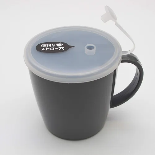 Vista 2 de Taza y tapa con un agujero para pajilla, para niños, enfermería, viajes, sin BPA, no tóxico, horno de microondas, apto para lavavajillas, Gris