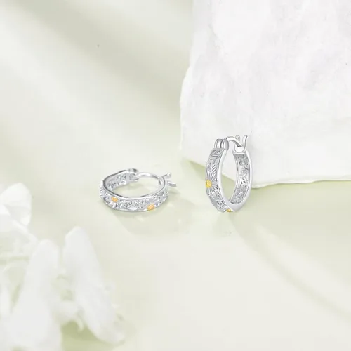 Vista 2 de POPLYKE Aretes de plata de ley con diseño de flores, pequeños aretes tipo huggie, regalo de joyería para mujer A-Daisy