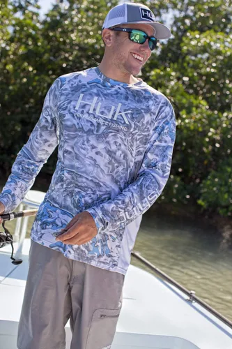 Vista 4 de HUK Men's Pursuit Camo Vented Long Sleeve 30 UPF Fishing Shirt