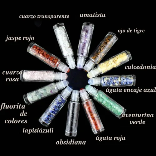 Vista 5 de Paquete de 5 botellas transparentes de 0.3 fl oz con chips de cristal de chakra naturales para aceites esenciales, botellas enrollables de vidrio