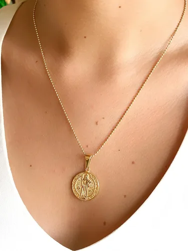 Vista 5 de LESLIE BOULES Medalla de protección de San Benito de oro chapado en 18 quilates, joyería religiosa, Latón