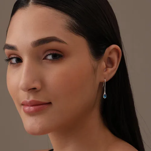 Vista 2 de LeCalla Aretes colgantes de plata de ley 925 Aretes colgantes ligeros en forma de alambre en forma de lágrima para mujer Piercing hipoalergénico