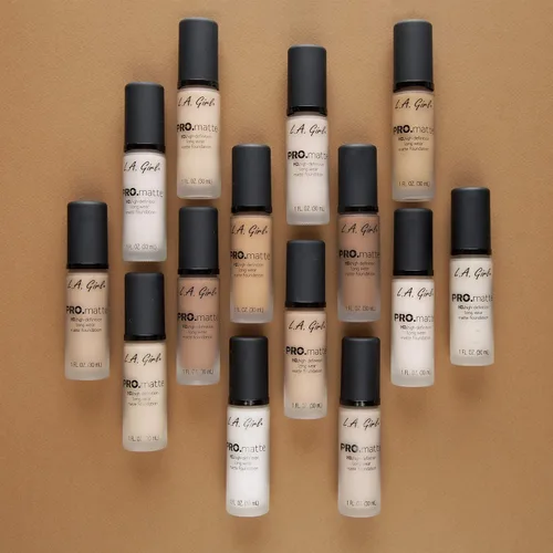 Vista 9 de L.A. Girl PRO.Matte Foundation, Sand GLM678 (Paquete de 2)