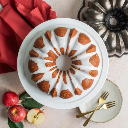 Vista 2 de Nordic Ware Bundt Original, 12 tazas, bronce