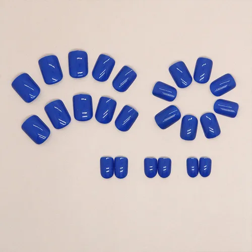 Vista 4 de Uñas postizas a presión azules cortas cuadradas con diseños, uñas postizas de color sólido, uñas acrílicas brillantes de cobertura completa