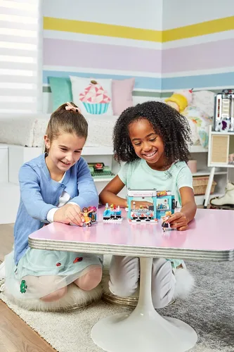Vista 4 de Mega Construx American Girl Maryellen's Seaside Diner, juego de construcción