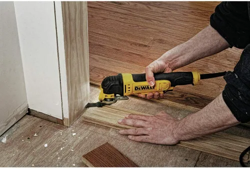 Vista 8 de DEWALT Herramienta Oscilante, 3 Amperios, con Cable, Incluye Hojas para Madera, Papel de Lija y Bolsa de Herramientas (DWE315K)