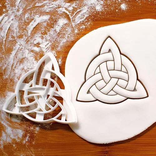 Vista 6 de Juego de 2 cortadores de galletas Celtic Triquetra (Diseños: Celtic Heart y Triquetra), 2 piezas - Bakerlogy
