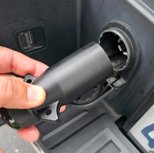 Vista 7 de VIAIR Compresor Plug-N-Play 380C, 12V, tanque de 1.5 galones, 200 PSI nominal con acceso de alimentación de 7 vías, para clavar, herramientas