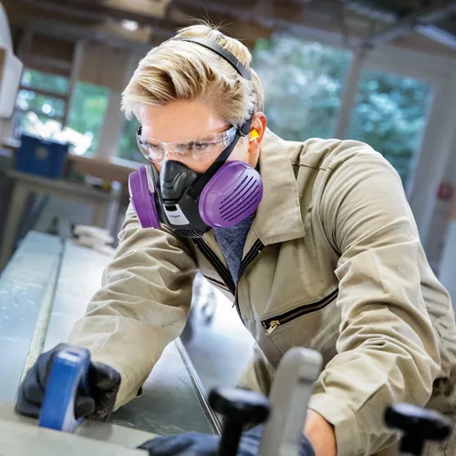 Vista 7 de Dräger X-plore 3500 half-face respirator mask with P100 particle filters against smoke particles from wildfire