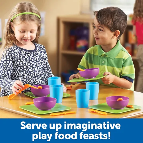 Vista 2 de Recursos de aprendizaje New Sprouts Serve It! Set de vajilla, Interacciones sociales tempranas, 24 piezas, Edades 2+ Accesorios de cocina Play