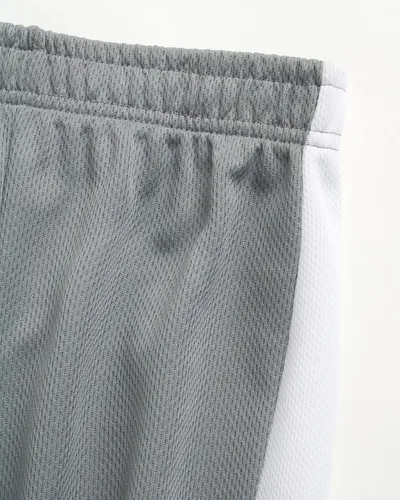 Vista 4 de Conjunto de pantalones cortos activos para niños, camiseta de rendimiento y pantalones cortos de gimnasio, camisa de ajuste seco y pantalones cortos