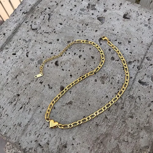 Vista 5 de FYXOTI Gargantilla de corazón de oro para mujer, collar chapado en oro grueso de 18 quilates, collar de acero inoxidable con forma de corazón