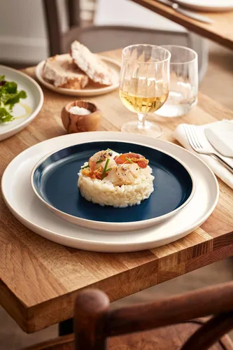 Vista 2 de Emile Henry EVERYDAY COLLECTION - Plato llano de cerámica de 11 pulgadas, océano y crema