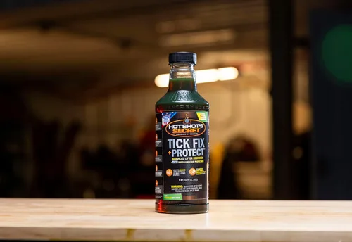 Vista 7 de Hot Shot's Secret Aditivo de aceite Tick Fix + Protect, 32 oz