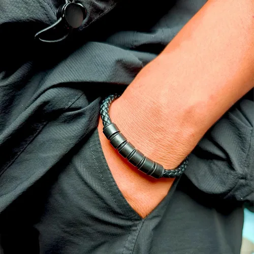 Vista 2 de Pulsera personalizada para hombre con cuentas de nombre personalizadas, pulsera de cuero trenzado personalizada grabada con 2-6 nombres