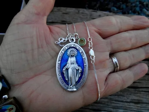 Vista 3 de Medalla milagrosa Virgen María, extra grande de 1.75 pulgadas, Medallón de la Virgen María, Confirmación, Cruz, Medalla Milagrosa Azul XL, Cadena