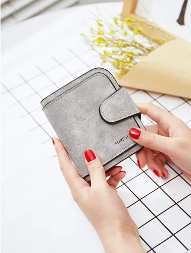 Vista 2 de KELEEL Cartera de cuero para mujer, monedero de embrague para tarjetas de crédito, soporte para monedas, plegable, Gris corto, Classic
