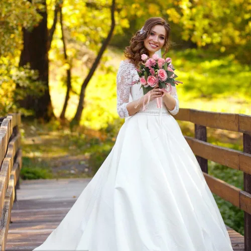 Vista 9 de EUBUY Ramos de boda para dama de honor, rosas artificiales blancas de 10.2 pulgadas, juego de ramos de seda de la serie Forest con lazo de cinta