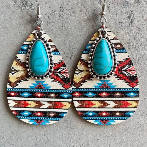 Vista 3 de Juego de aretes de vaquera occidental, estilo bohemio, vintage, hechos a mano, bohemios, turquesa, con estampado de vaca, de cuero