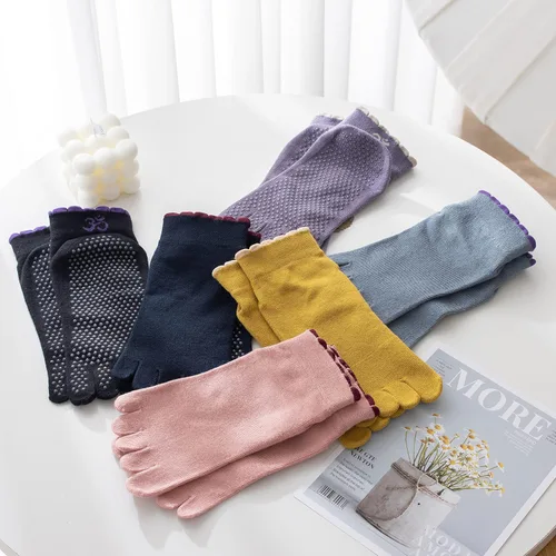Vista 7 de Calcetines de yoga con dedos de pilates con empuñaduras para mujer, antideslizantes, acolchados, florales, calcetines tobilleros para baile de ballet