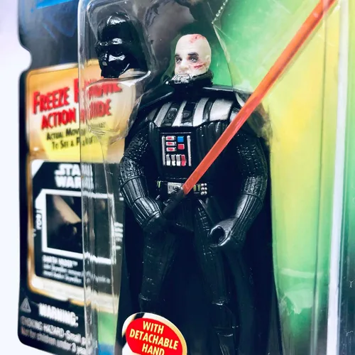 Vista 5 de Star Wars POTF2 Power of the Force Freeze Marco Darth Vader con casco extraíble y sable de luz