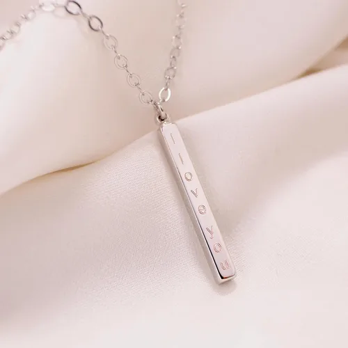 Vista 3 de Petite Boutique Collar de barra de nombre de identificación vertical para hombre, colgante grabado personalizado, significativo y elegante chapado