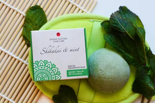 Vista 2 de Barra de champú sólido - Shikakai y menta - Para cabello normal graso y propenso a la caspa - Cuidado natural indio del cabello - 2.12 oz