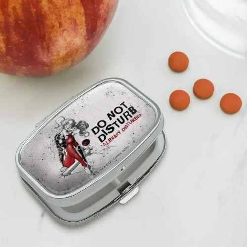 Vista 2 de Harley Quinn - Caja de regalo rectangular para pastillas, baratija