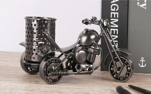 Vista 2 de NSMAR Modelo de motocicleta Portalápices Cobre, Artesanía hecha a mano Regalos de motocicleta para hombres, accesorios de motocicleta coleccionables