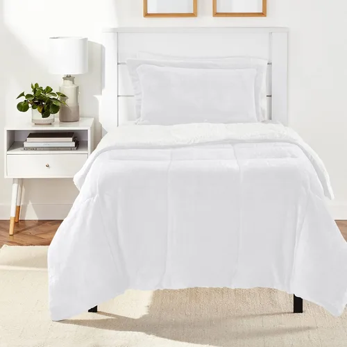 Vista 7 de Amazon Basics - Juego de ropa de cama de 3 piezas, Micromink Sherpa, ultrasuave, edredón cálido para todas las estaciones, tamaño Full/Queen, negro