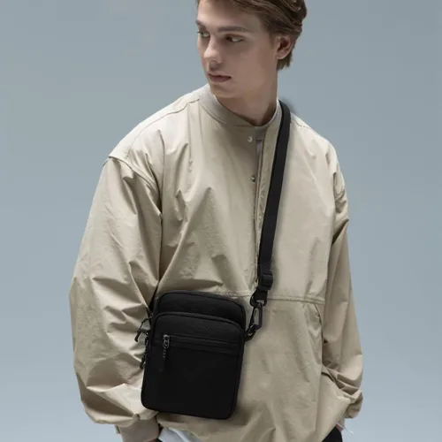 Vista 3 de Lohol Bolso bandolera pequeño para hombres y mujeres, resistente al agua, ajustable, bolso bandolera para viajes y deportes