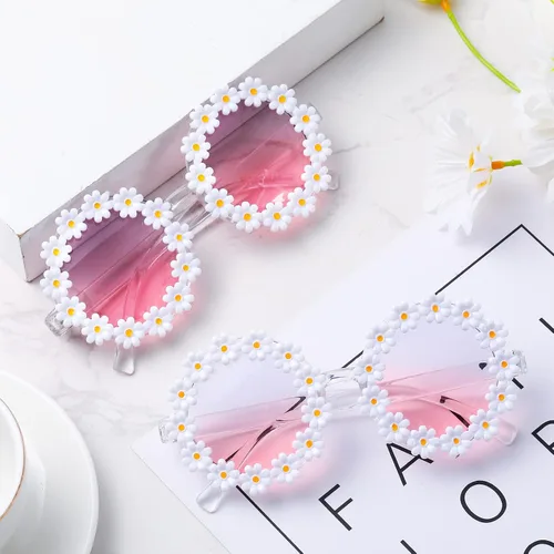 Vista 4 de 2 pares de lentes de sol de margarita para mujer, gafas redondas de flores para adultos y niños, decoración con gafas de tela bolsa de franela