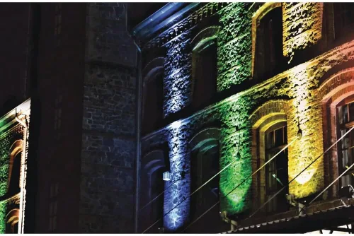Vista 2 de Satco (S29481) 11.5 vatios, Par38 LED; verde; ángulo de haz de 90 grados; base media; 120 voltios, ideal para uso en iluminación navideña, Soffit