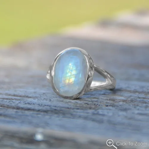 Vista 3 de Anillo ovalado de plata de ley pulida con piedra lunar arcoíris