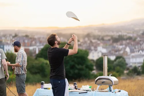 Vista 7 de Ooni Karu 12 - Horno de pizza al aire libre multi-combustible – Pizzas de 30 cm en 60 segundos - Horno de pizza portátil de leña y gas con piedra