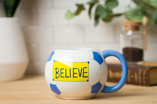 Vista 7 de Silver Buffalo - Taza de cerámica esculpida en 3D con forma de balón de fútbol de Ted Lasso Believe, 20 onzas Balón de fútbol Believe de 20 onzas