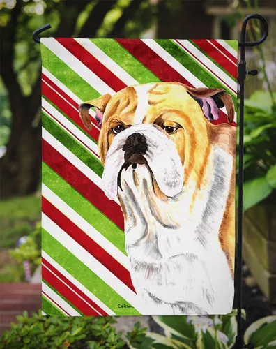 Vista 3 de Caroline's Treasures SC9334GF - Bandera decorativa para jardín, diseño de bastón de caramelo inglés, diseño de bulldog inglés, tamaño jardín