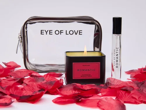 Vista 4 de Love in Transit Travel Set – Perfume de feromonas románticas y vela con pétalos de rosa, bolsa de viaje