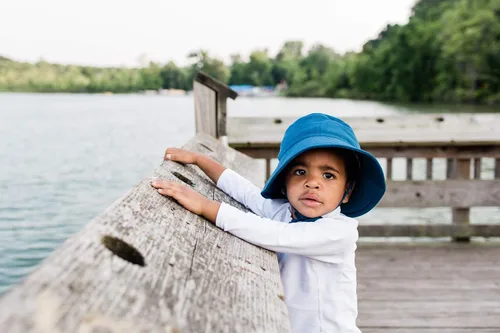 Vista 3 de Gorro I play by Green Sprouts, de natación, transpirable, para bebé, Gorro de natación y sol transpirable., 2-4T