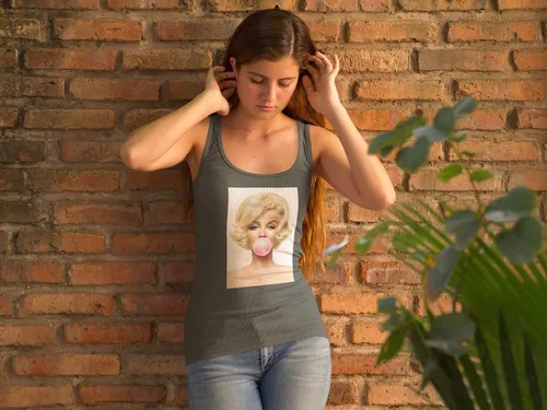 Vista 4 de Expression Tees Ms. Monroe Pink Bubble Gum American Icon Racerback Camiseta sin mangas para mujer