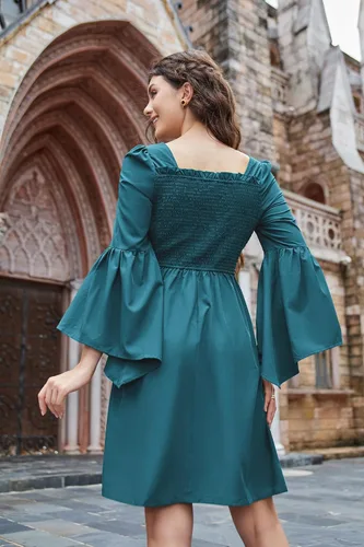 Vista 5 de Scarlet Darkness Vestido renacentista para mujer, manga larga, acampanado, medieval, cuello cuadrado, vestido de patinadora con bolsillos