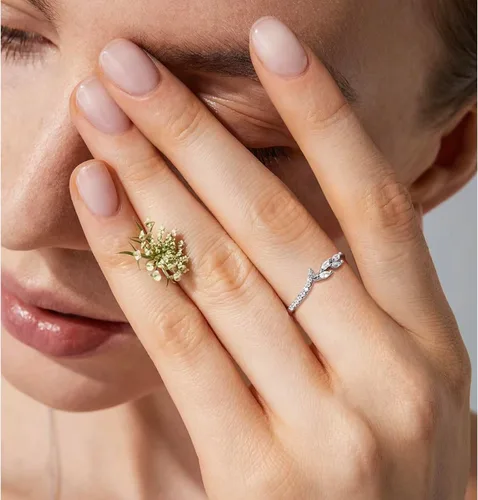 Vista 4 de Anillos de Banda de Eternidad de Oro GLOQUAT para Mujeres con Piedras CZ Anillos de Oro Finos Apilables Lindos Anillos de Eternidad de Diamante