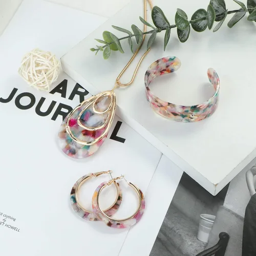 Vista 2 de ORAZIO Juego de joyas acrílicas para mujer, aretes de resina bohemia, collar y pulsera