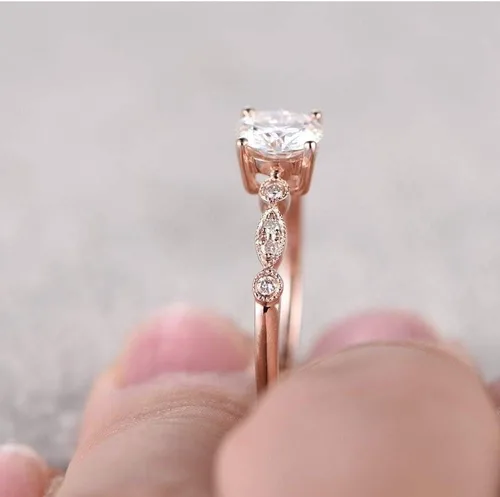 Vista 4 de Anillo de compromiso de circonita cúbica redonda de 0.256 in, anillo de boda chapado en oro rosa de 14 quilates, anillo de milgrain para mujer