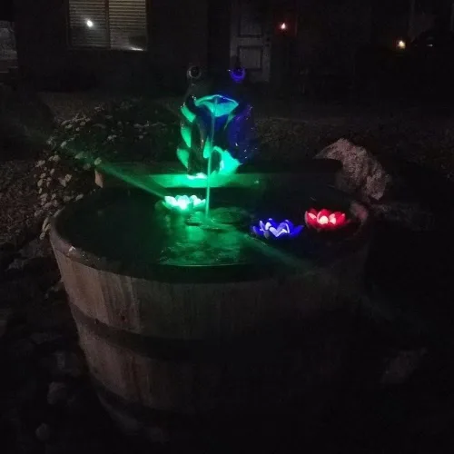 Vista 6 de Flor de loto LED flotante Superdream, alimentado por energía solar - Un toque de luz para la alberca, el estanque, el jardín - Iluminación nocturna