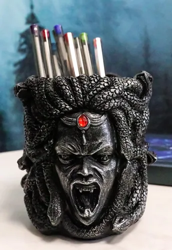 Vista 3 de Ebros Gift Mitología griega Gorgona gótica hermanas diosa medusa con serpientes salvajes pelo y rojo sangre gema cabeza adorno papelería lápiz