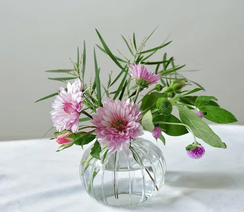 Vista 4 de Sweet Home Deco - Jarrón de cristal plisado, pequeños jarrones de cristal, jarrones para centros de mesa, decoración de bodas, fiestas, eventos