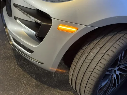 Vista 8 de iJDMTOY Kit de Luces Marcadoras Laterales de Parachoques LED Completas de Lente Transparente y Ámbar Compatible con Porsche Macan 2014-2024
